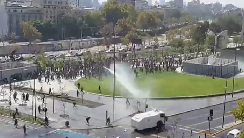 Marcha convocada en rechazo de medidas del Gobierno: Reportan diversos incidentes en el centro de Santiago  