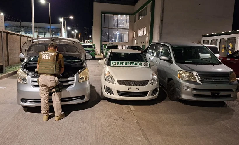 Persecución por Ruta 5 Norte: Cuatro detenidos y recuperan tres vehículos sin patentes en Arica