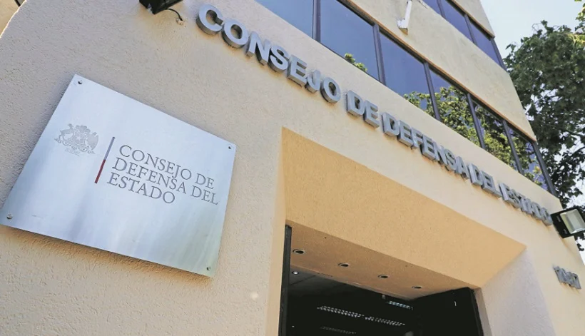 Los detalles de la querella del CDE contra juez por delitos de prevaricación y cohecho en Arica