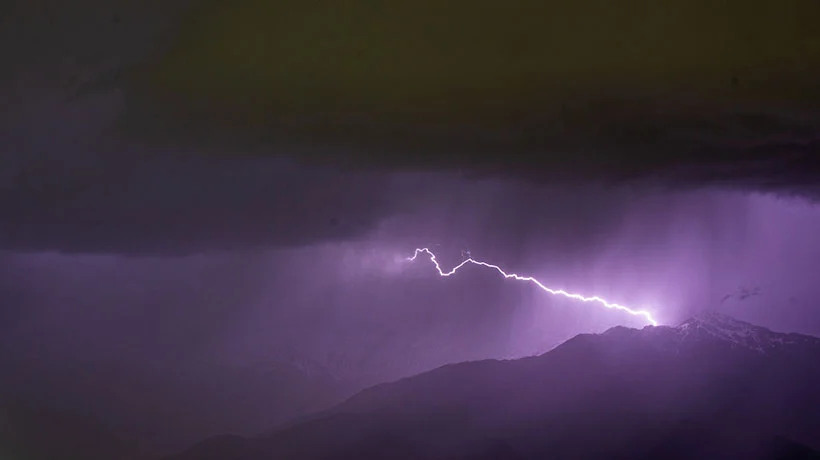 DMC emite aviso por posibles tormentas eléctricas con granizo en la Región de Valparaíso