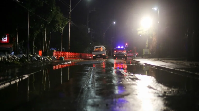 Reportan activación de quebradas e inundaciones en sectores de Las Condes, Lo Barnechea y La Reina